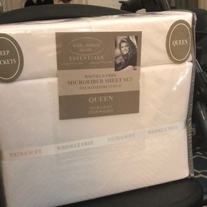 NEW Kathy Ireland Queen White Sheet Set.